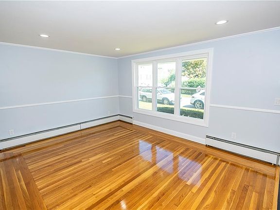 2nd image of 16 Victoria Ave