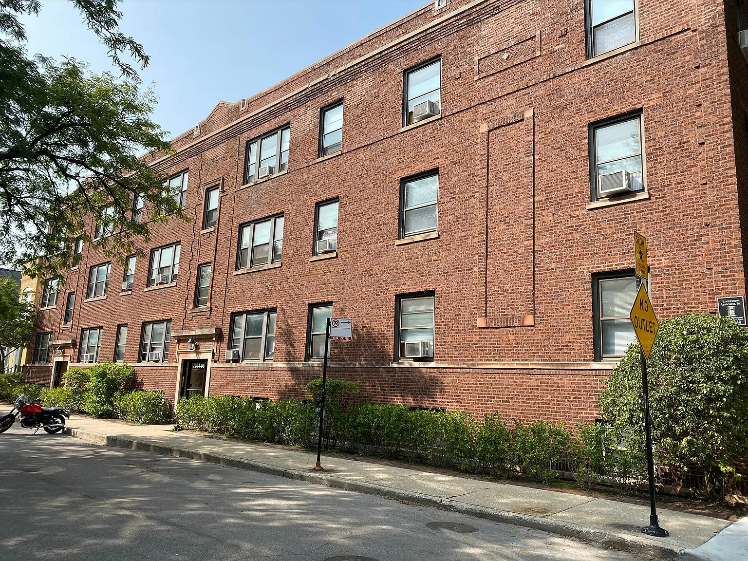 2540 N Racine — Photo 2