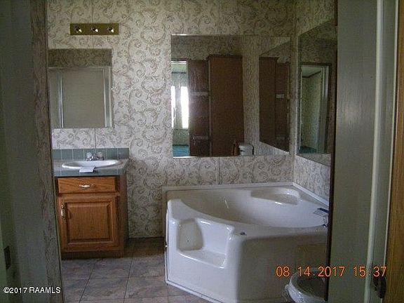 5th image of 113 Geralyn Dr