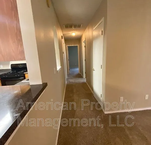4714 NE Wisconsin St — Photo 24