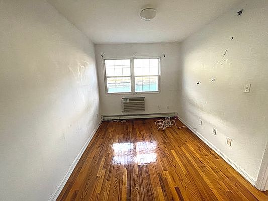 4th image of 52-08 Roosevelt Ave APT 4F
