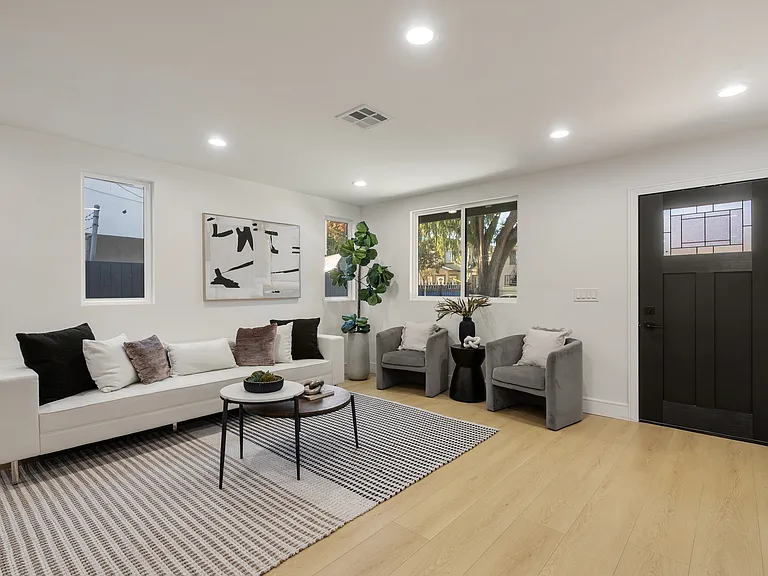 2706 S Cochran Ave — Photo 13