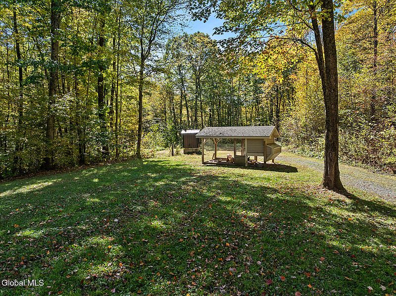 4th image of 369 Saunders Road