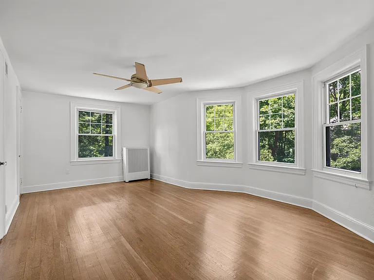 121 Walworth Ave — Photo 20