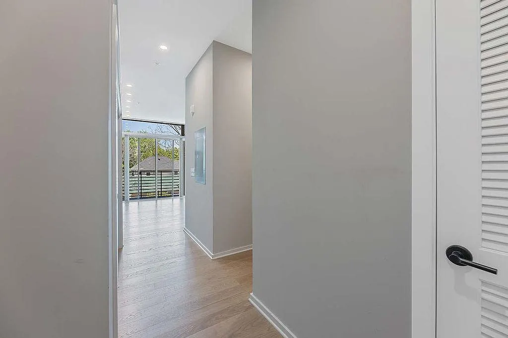 521 N Mangum St — Photo 2