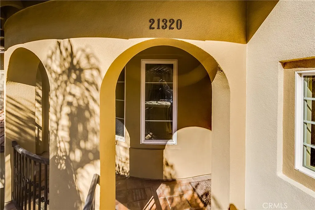 2 bed, 2.5 bath, 2670 sqft, $6,500 — Photo 4