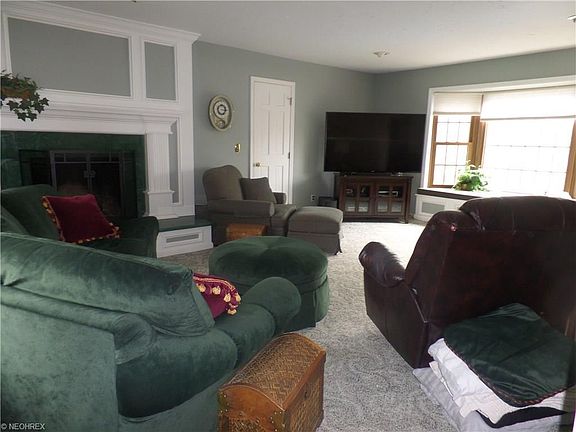 4th image of 32102 Springside Ln