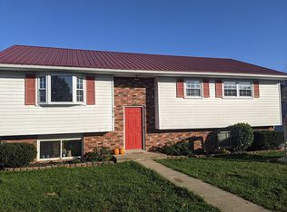 156 Washington Cir, Hurricane, WV 25526