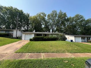 3280 Tom Sawyer Dr, Florissant, MO 63033