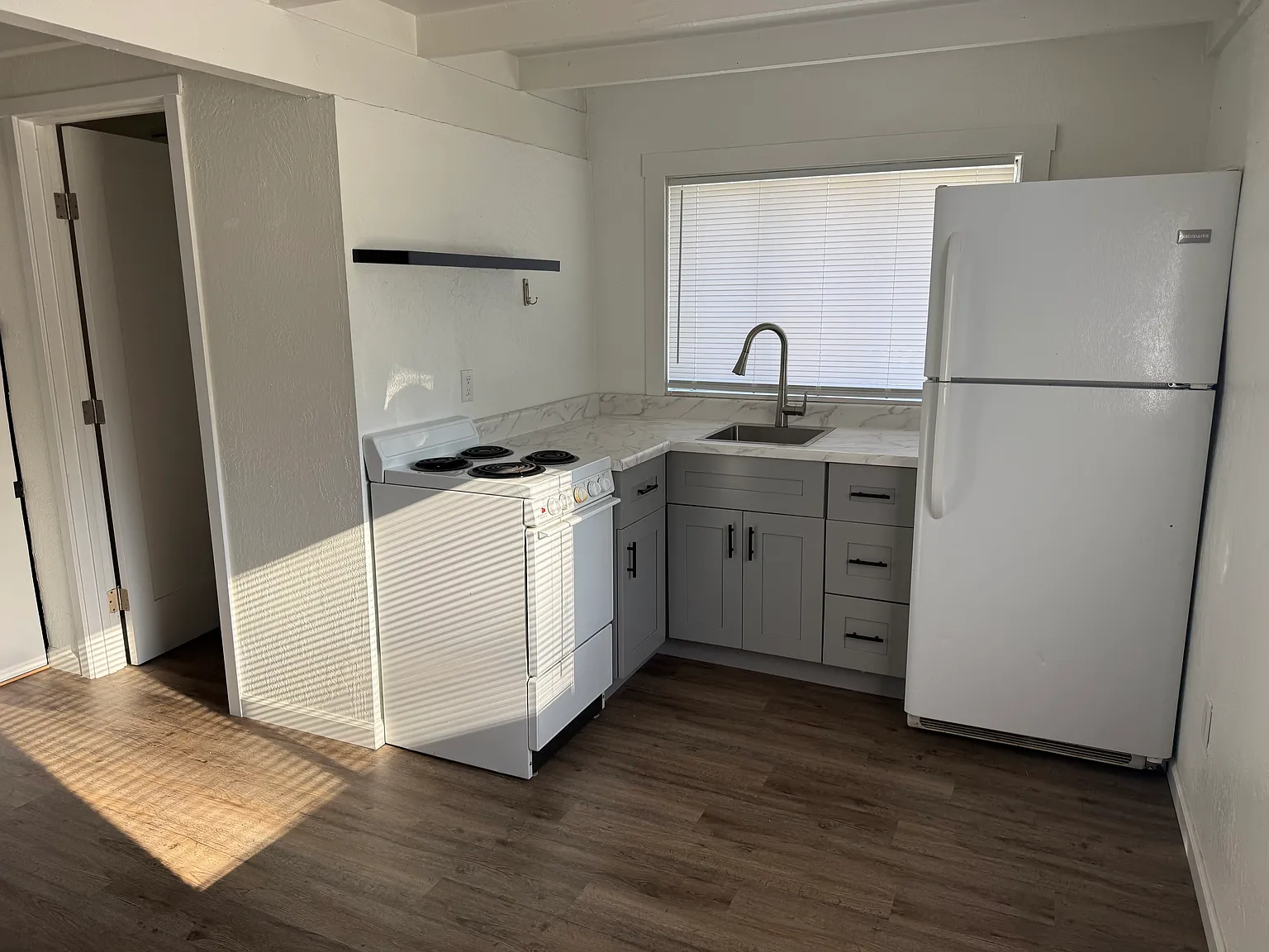 1 bed, 550 sqft, $1,150 — Photo 3