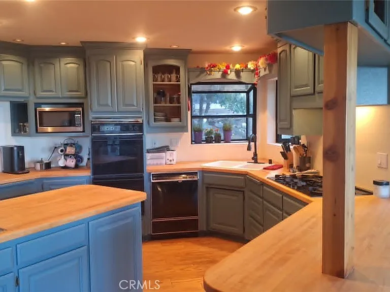 21425 Sawpit Canyon Rd — Photo 3