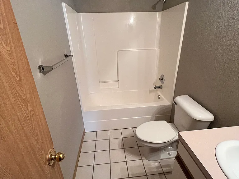 1370 N Tradition Ave — Photo 12