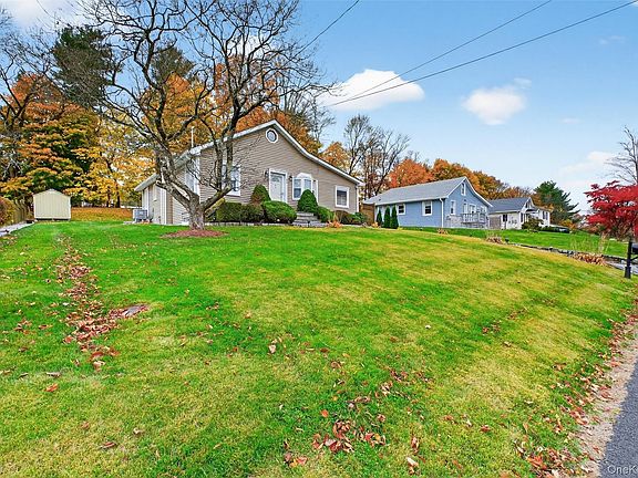 4th image of 913 Parkway Pl