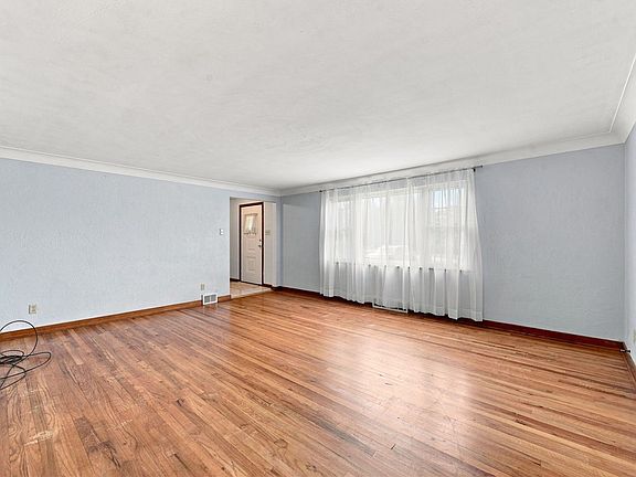 4th image of 105 Olive Dr