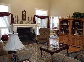 3rd image of 423 Emerald Chase Cir