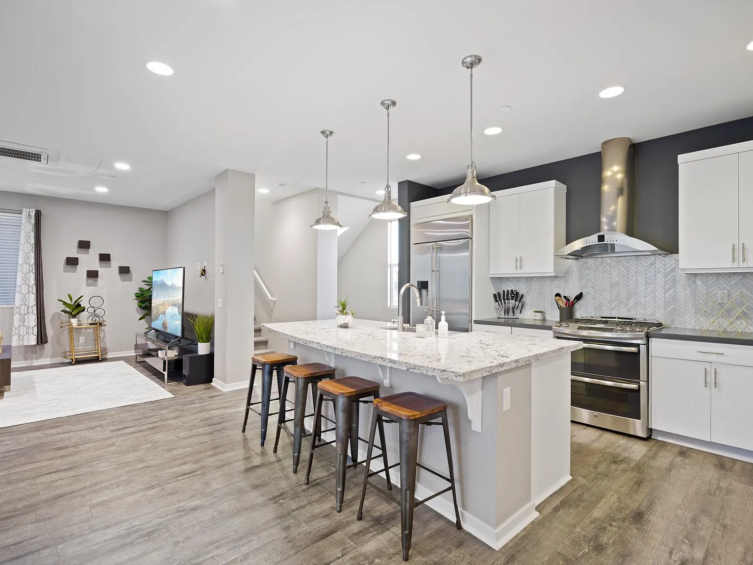 817 Brickyard Ln — Photo 1