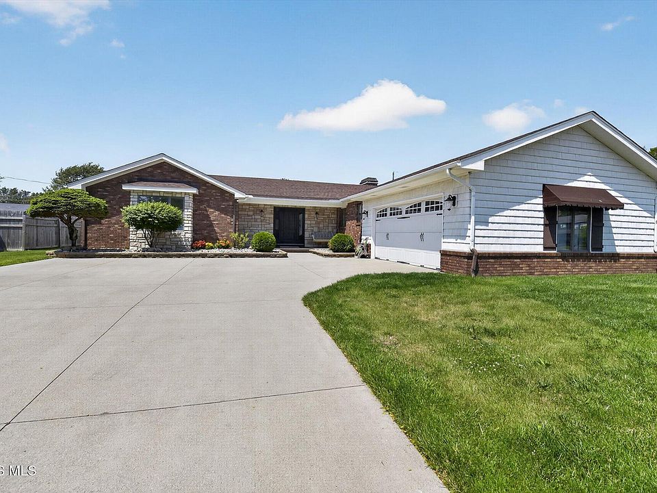 1st image of 3263 Beachwood Dr