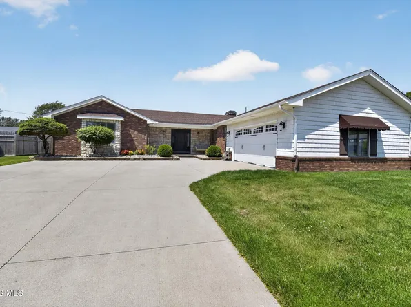 3263 Beachwood Dr, Oregon, OH 43616