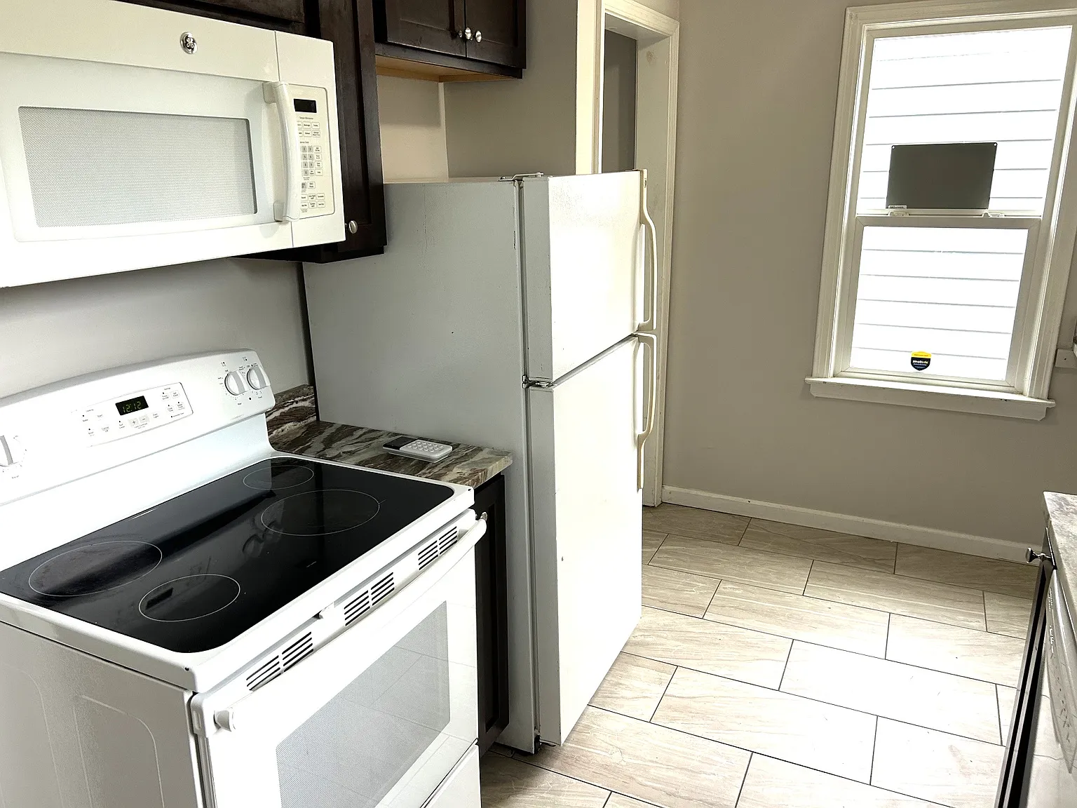 3 bed, 1008 sqft, $1,400 — Photo 2