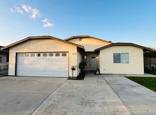 211 W 13th Pl, Delano, CA 93215