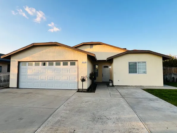 211 W 13th Pl, Delano, CA 93215