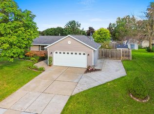 1931 Terry Ln, De Pere, WI 54115