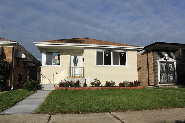 1st image of 1012 S 32nd Ave