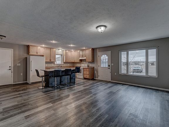 5th image of 636 Shuttle Ct