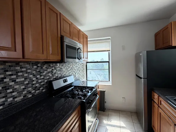 (undisclosed Address), Pt Chester, NY 10573