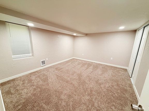 3rd image of 921 4th Ave N