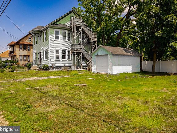 3rd image of 12 Warrick Ave