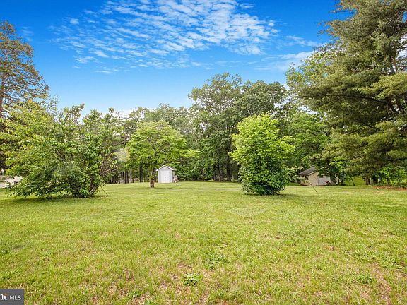 4th image of 9576 Deer Hollow Ln