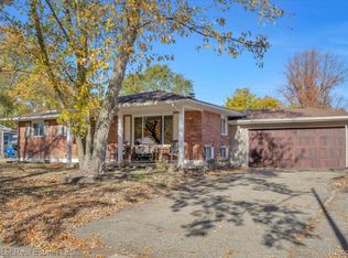 5726 Sutherland Dr, Waterford, MI 48327