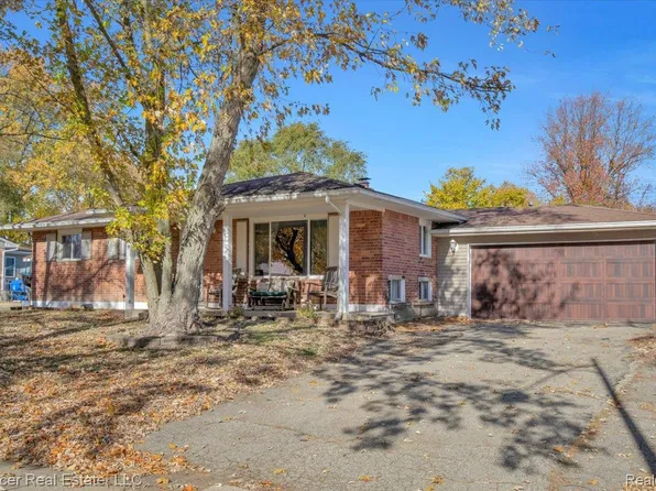 5726 Sutherland Dr, Waterford, MI 48327