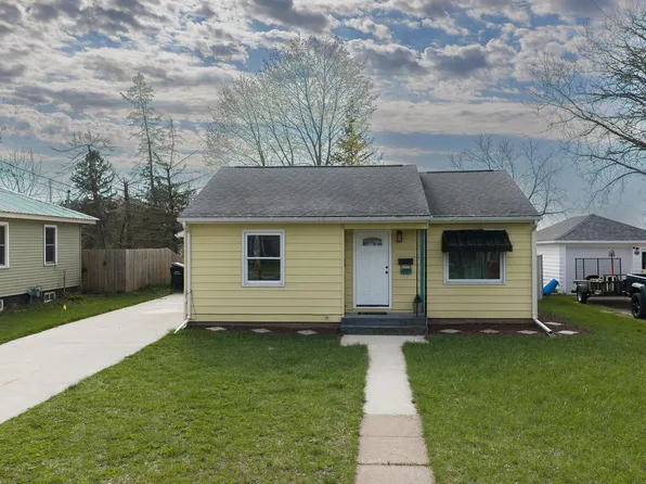 1727 Stoughton Ave, Tomah, WI 54660