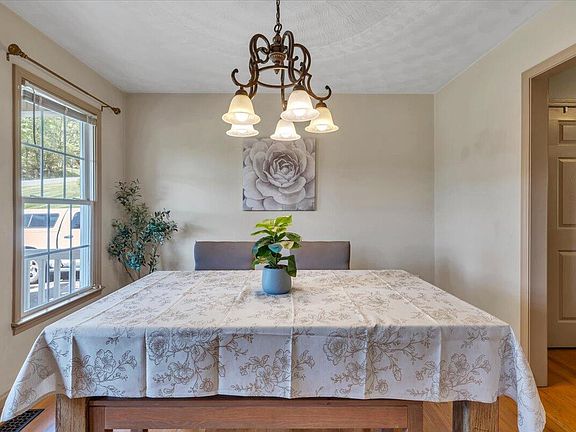 5th image of 1365 Lakeridge Cir