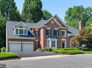 1144 Round Pebble Ln, Reston, VA 20194