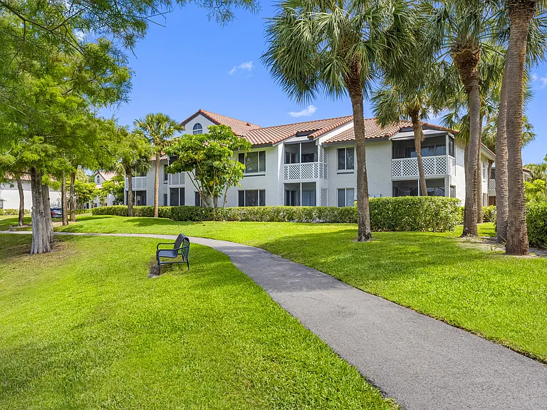 Boca Arbor Club Apartments — Photo 56