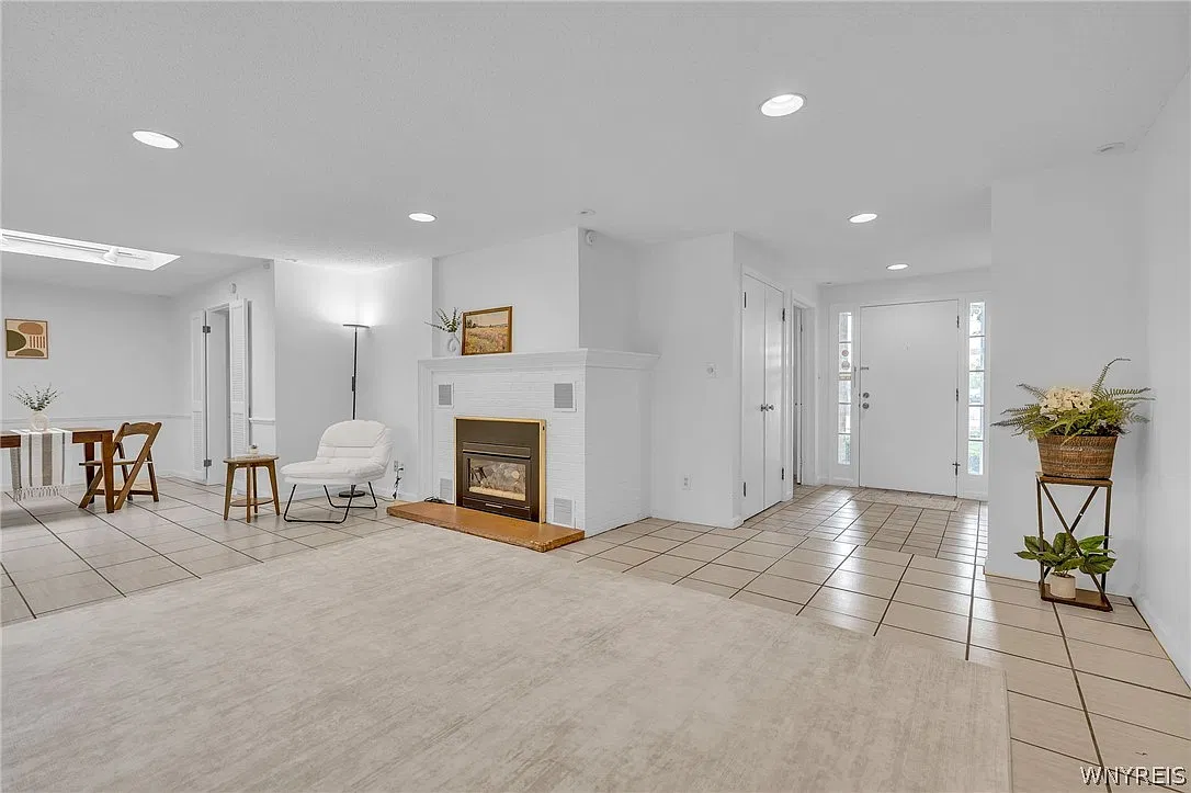 4 bed, 2.0 bath, 1536 sqft, $2,700 — Photo 3