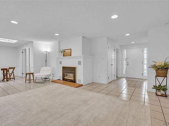 2nd image of 86 Farber Ln