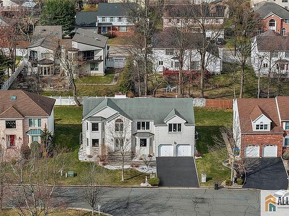 3rd image of 4 Maureen Ct