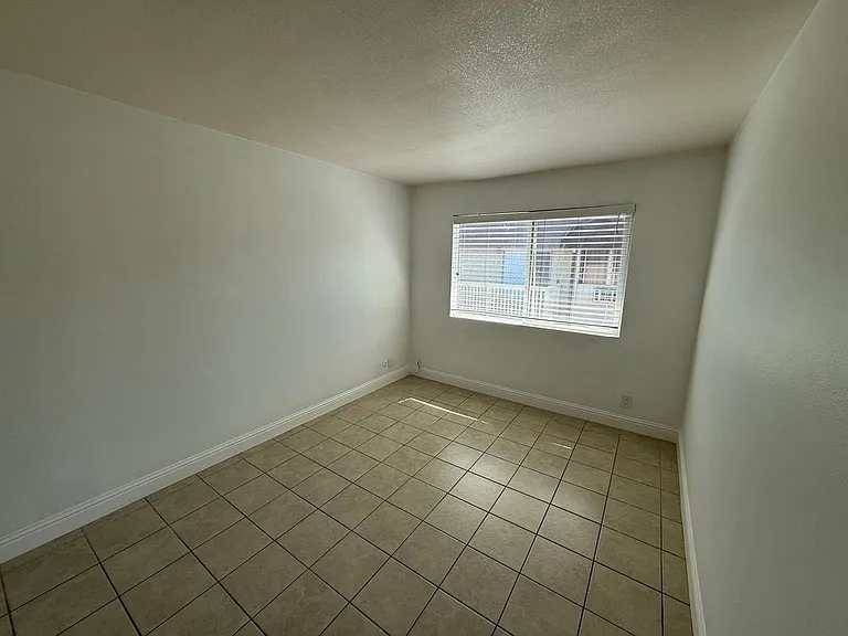2449 Colina Ct — Photo 3