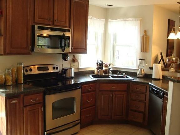 3rd image of 160 McKivison Ct