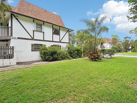 4th image of 2323 Lena Ln