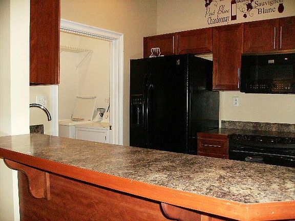 5th image of 627 High St APT A