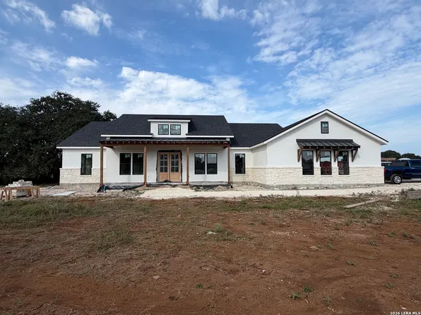 213 Lucky Ridge, Bandera, TX 78003