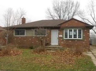29916 Rosebriar St, Saint Clair Shores, MI 48082