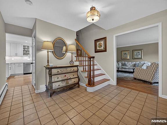 5th image of 607 Poplar Rd