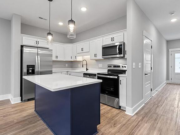 3rd image of 106 Jonathan Wade Cir