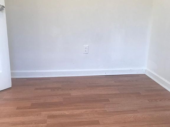 3rd image of 13113 Rockaway Blvd #1